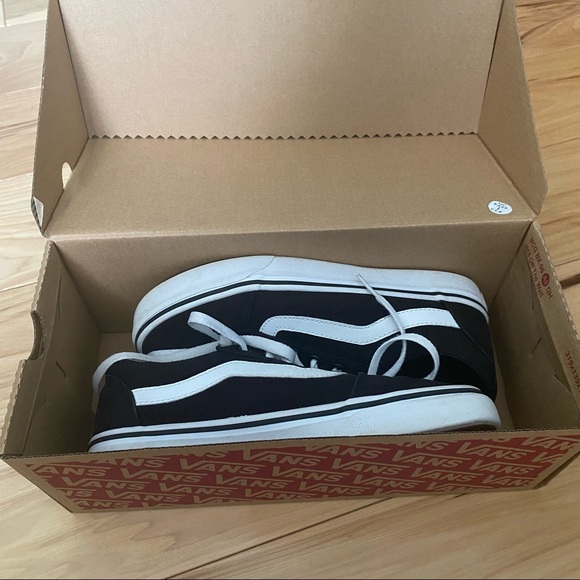 Black/White Vans women’s size 6.5 with box. - Picture 2 of 4